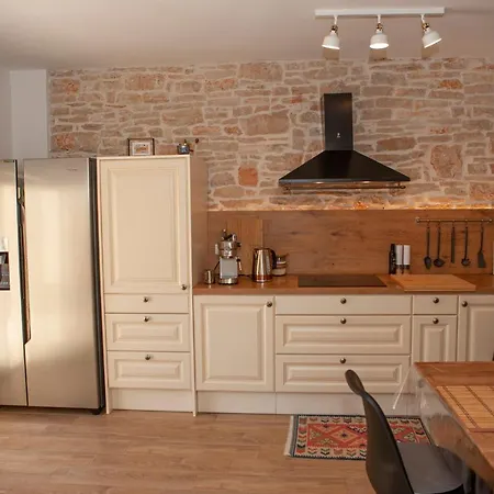Villa Daniela Mit Pool In Bale, Bei Rovinj Fuer 4-6 Personen Bale