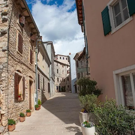 Villa Daniela Mit Pool In Bale, Bei Rovinj Fuer 4-6 Personen *