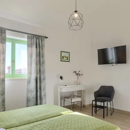 Daniela Mit Pool In Bale, Bei Rovinj Fuer 4-6 Personen *