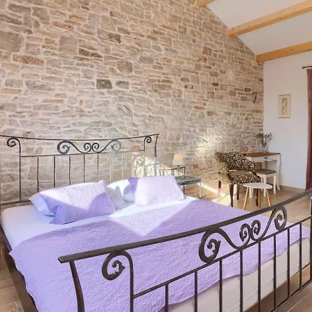 Daniela Mit Pool In Bale, Bei Rovinj Fuer 4-6 Personen * Bale