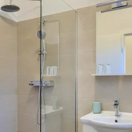 Daniela Mit Pool In Bale, Bei Rovinj Fuer 4-6 Personen * Bale